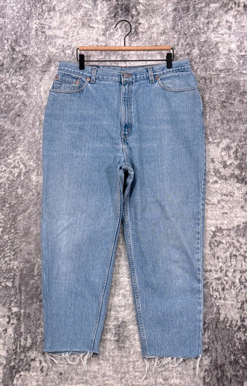 Vintage Levis 18 W x 25 Womens Made In USa 550 Relaxed Tapered Cropped Leg